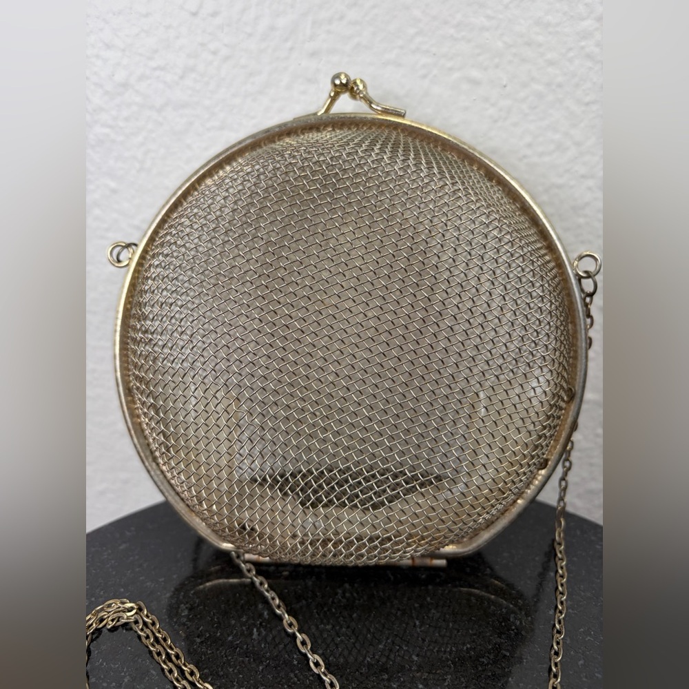 Vintage Metal Gold Mesh Clasp Purse with Long Gold Strap - Picture 2 of 4